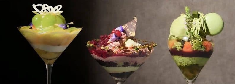 シャインマスカット、ベリー、抹茶のパフェ